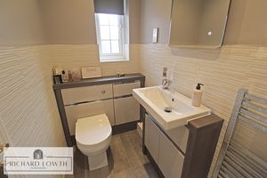 Ensuite Shower Room/WC- click for photo gallery
